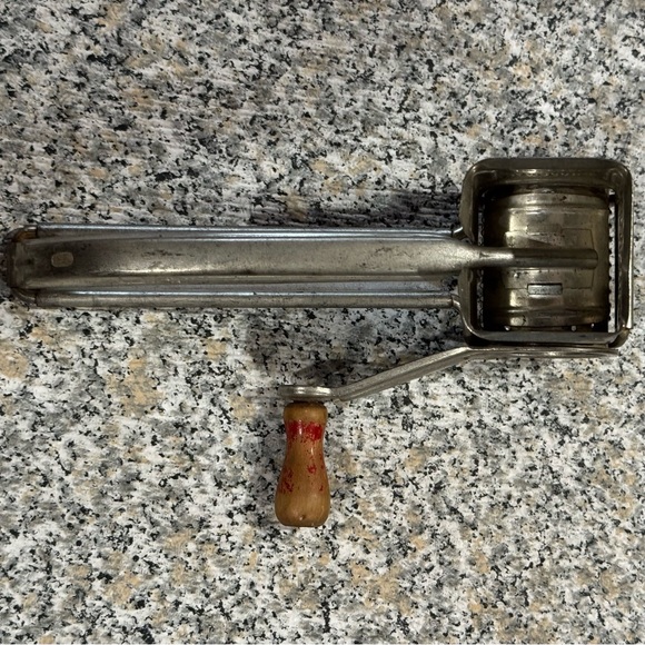 French Vintage Moui Grater - Picture 12 of 14